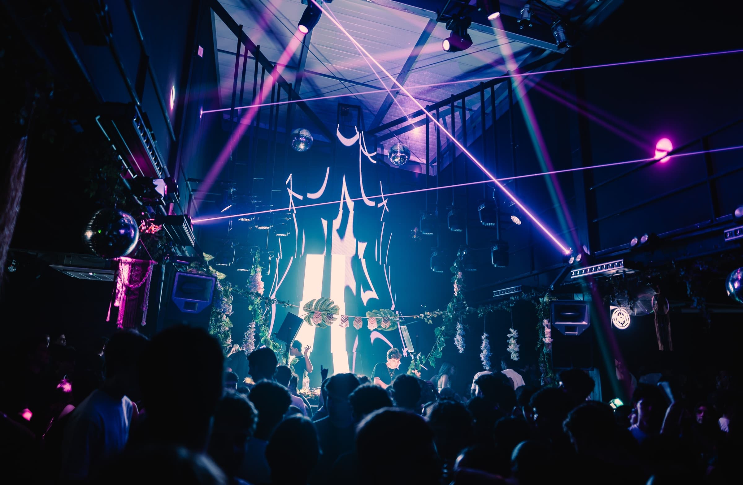 XL Nights #1 3